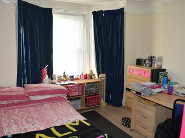 Roomlala | Double Room Available/ 1st Of July 2017