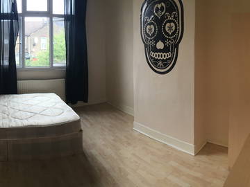 Roomlala | Double Room Available