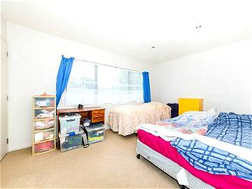 Roomlala | Double Room For Rent In West Auckland