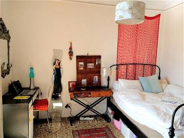 Roomlala | Double Room WITH BALCONY. Central Flat, Safe Area