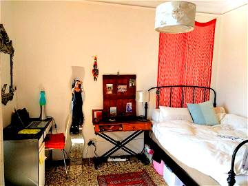 Roomlala | Double Room WITH BALCONY. Central Flat, Safe Area