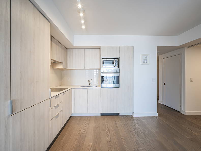 Entire Home Toronto 663092-5