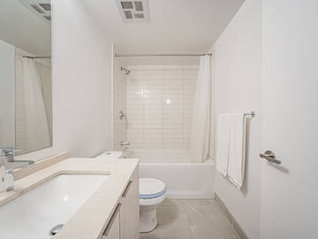 Logement entier à louer à Toronto - photo 17 : salle de bain-17