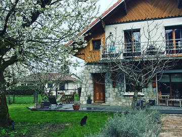 Roomlala | Duża sypialnia w nowoczesnym domku
