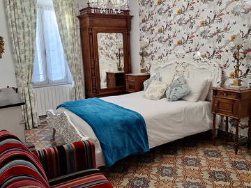 Roomlala | Duże łóżko z łazienką w sypialni. Posiłek ?