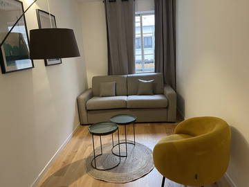 Roomlala | Duże umeblowane studio całkowicie odnowione