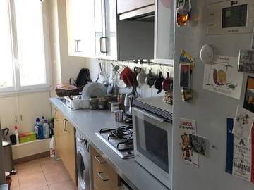 Roomlala | Duży, jasny pokój dla studentów w Saint Lazare