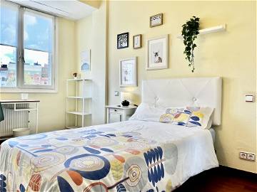 Roomlala | Duży jasny pokój zewnętrzny.Ferro4