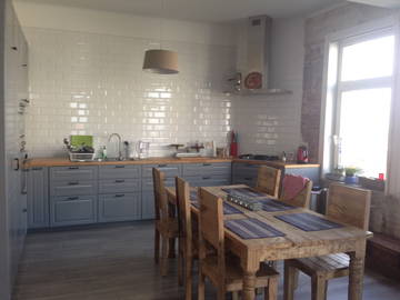 Roomlala | Duży, ładny i umeblowany pokój z balkonem do wynajęcia