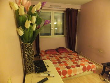 Roomlala | Duży Pokój Do Wynajęcia