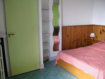Roomlala | Duży pokój do wynajęcia w domu rezydenta