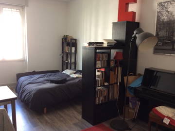 Roomlala | Duży pokój do wynajęcia w domu rezydenta