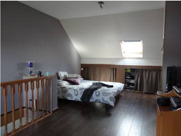 Roomlala | Duży pokój do wynajęcia w Montfermeil