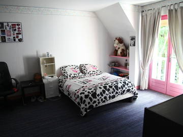 Roomlala | Duży pokój z prywatną łazienką do wynajęcia 