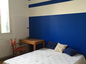 Roomlala | Duży pokój z punktem czerpalnym wody na 1. piętrze domu, S