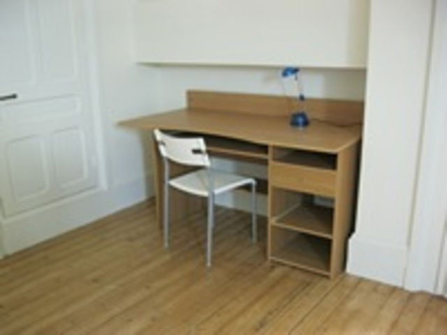 Homestay Écully 16015