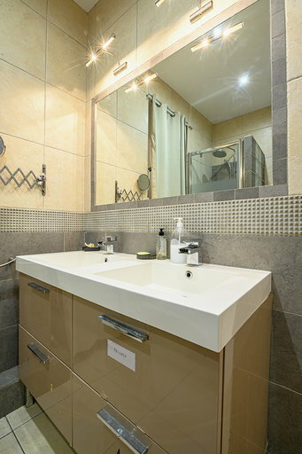 Colocatie Nice 227229