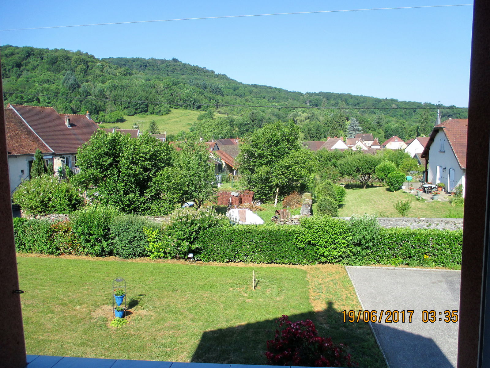 Gastgezin Macornay 93923