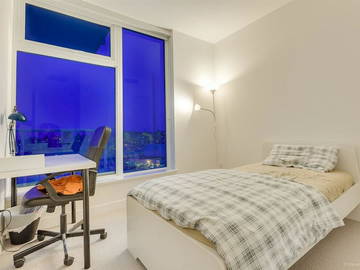 Roomlala | Een slaapkamer en gedeelde badkamer in luxe flat met 5 S