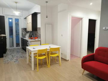 Roomlala | Eenpersoonskamer met tweepersoonsbed
