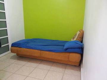 Roomlala | Eenvoudige kamer in een gezinswoning