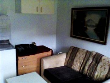 Roomlala | Eine In Sich Geschlossene Oma-Wohnung Mit Einem Schlafzimmer Zur Miete Verfügbar