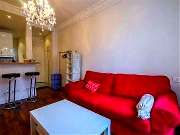 Roomlala | Eine Luxuriöse Wohnung Auf Den Champs Elysees Für Ein Paar Paris Long Ti