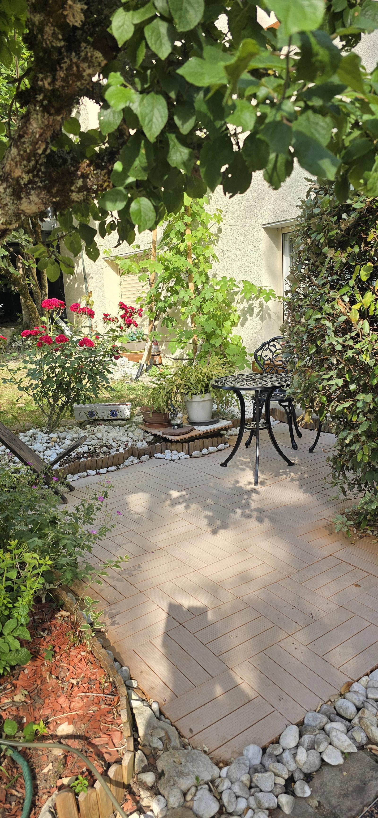 Entire Home Montfaucon 69546