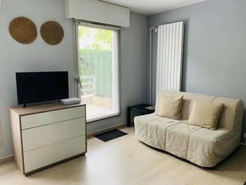 Roomlala | Equipped Studio Near Torcy Rer Station