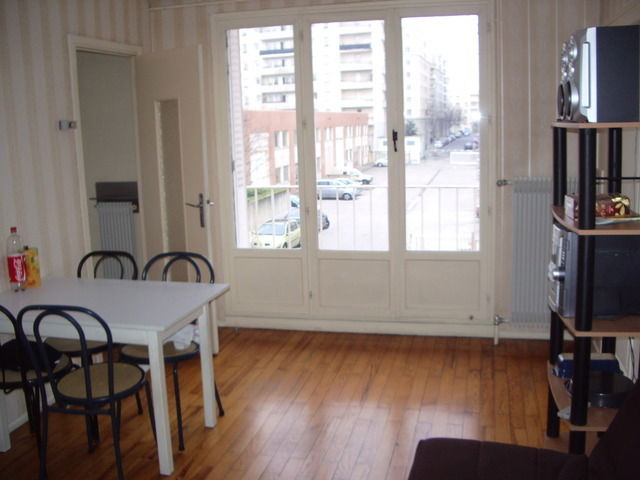 Colocação Villeurbanne 38079