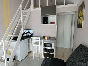 Roomlala | Estudio amueblado CON PARKING privado