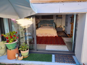 Roomlala | ESTUDIO AMUEBLADO EN PLANTA BAJA CON PATIO/JARDÍN CON TODO EL CONFORT