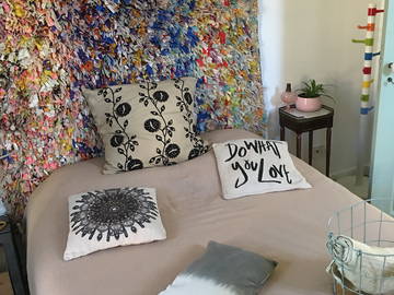 Roomlala | Estúdio de estudante CAMA MESA GELADEIRA MICRO-ONDAS NESPRESSO