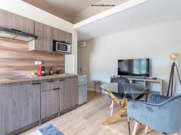 Roomlala | ESTÚDIO MOBILIADO MARSELHA