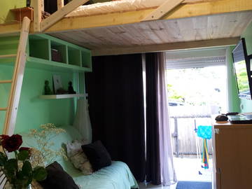 Roomlala | Estúdio para alugar em uma vila