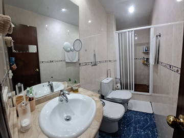 Chambre d'hôte à louer à Badalona - photo 2 : salle de bain-2