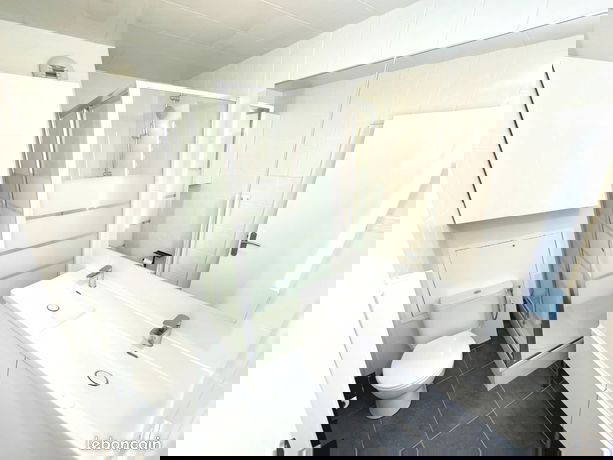 Kolokation Évry-Courcouronnes 567129-4