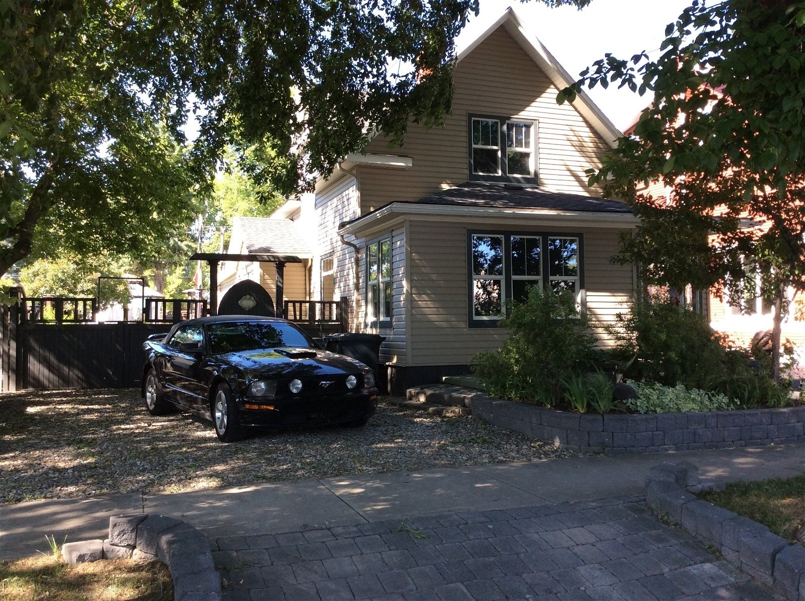 Homestay High River 192524