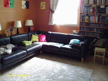 Roomlala | F4 mobiliado para 3 estudantes