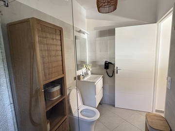 Logement entier à louer à Sainte-Anne - photo 20 : salle de bain-20