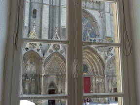 Frente a la Catedral de Bayeux, estudio en el 1er piso, 1 o 2 personas