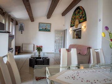 Entire Home Toulon 247854-7