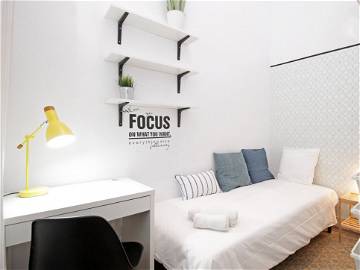 Roomlala | Fantástica Habitación En El Barrio De Gracia (RH9-R1A)