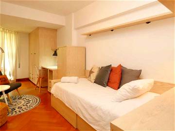 Roomlala | Fantástica Habitación En El Centro De Barcelona (RH2-R3)