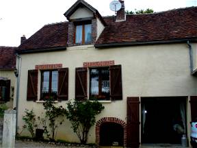 Farmhouse For Rent In Bougonge
