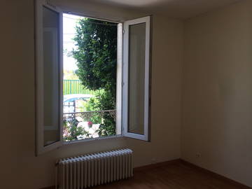 Roomlala | For rent 2 minutes from the RER, Rueil-Malmasion