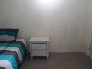 Roomlala | For rent furnished room in a private home.