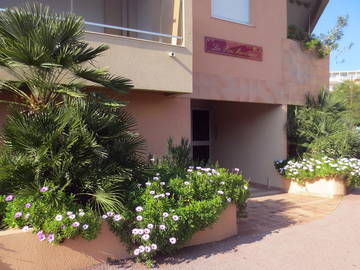 Roomlala | Fréjus Less Than 2 Minutes From the Beach