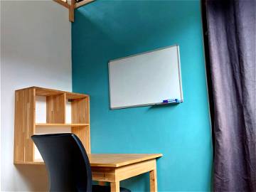 Roomlala | Für Studenten eingerichtetes Schlafzimmer im Zwischengeschoss