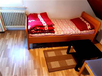 Roomlala | Fully Furnished Single Room Is Available In Frankfurt Sindli